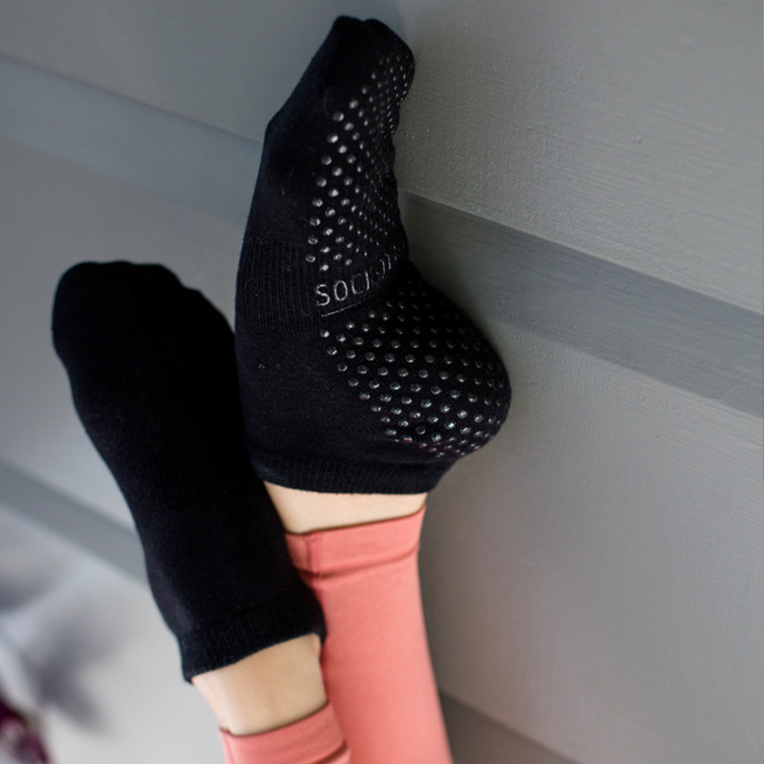 Black Full Coverage Grip Socks for Yoga and Pilates - SOCK-IT & CO.