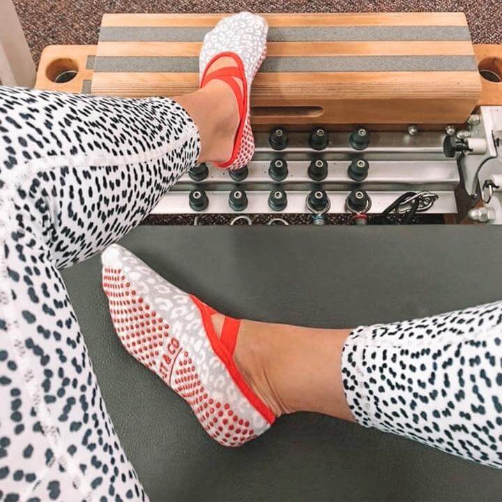Snow Leopard Ballet Grip Socks - SOCK-IT & CO.
