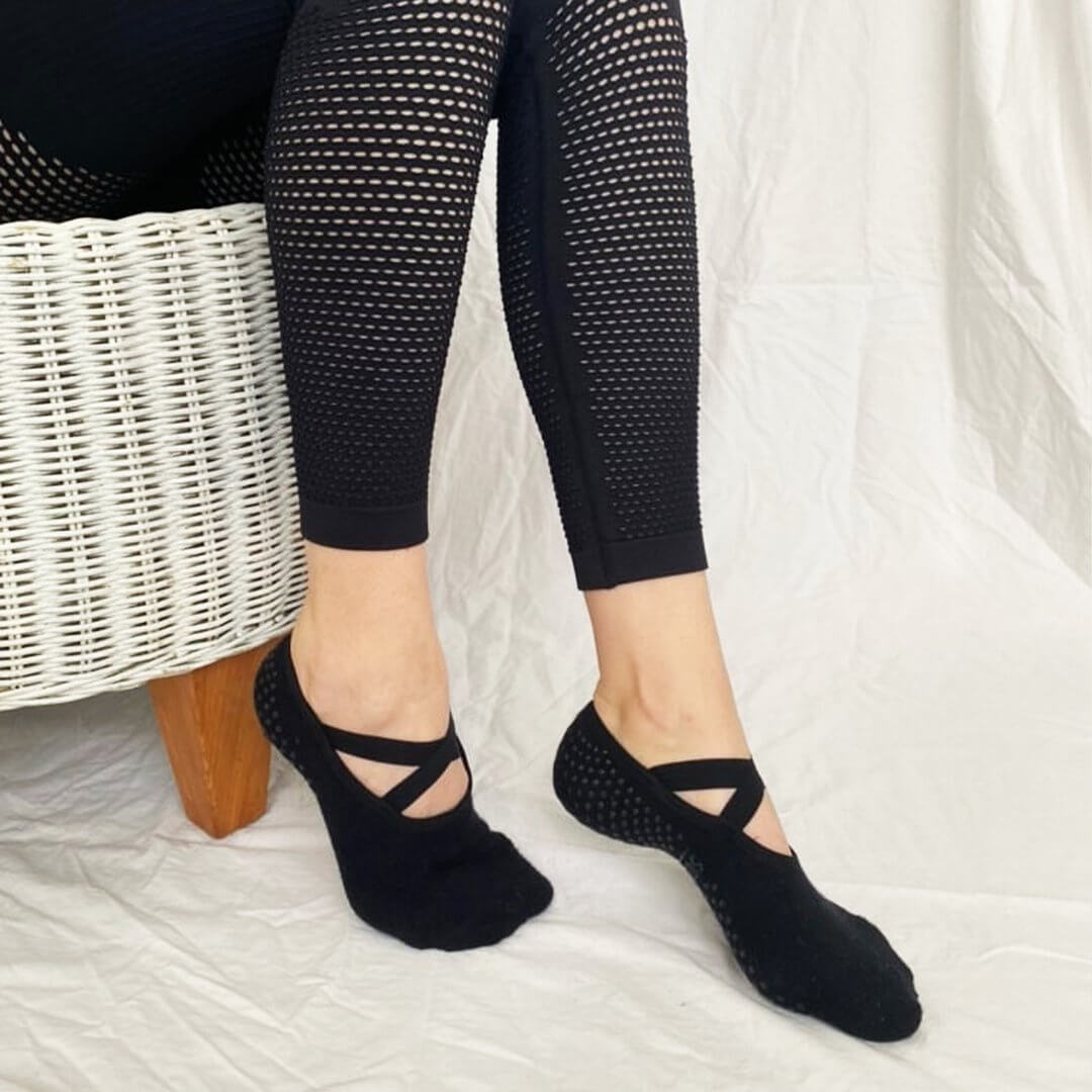 Black Non-slip Grips & Straps Yoga Socks for Women , Ideal for Pilates,  Ballet, Dance, Barefoot Workout Fitness Wear -  Denmark